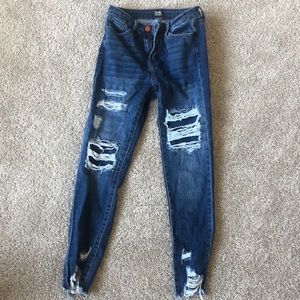 Fitted ripped jeans